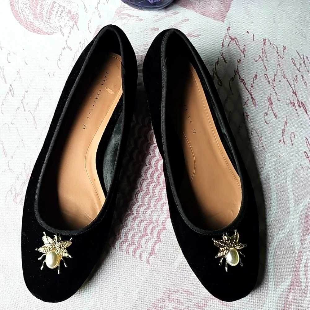 Zara Beetle Embelished Velvet Faux Pearl Ballet Flats in Black